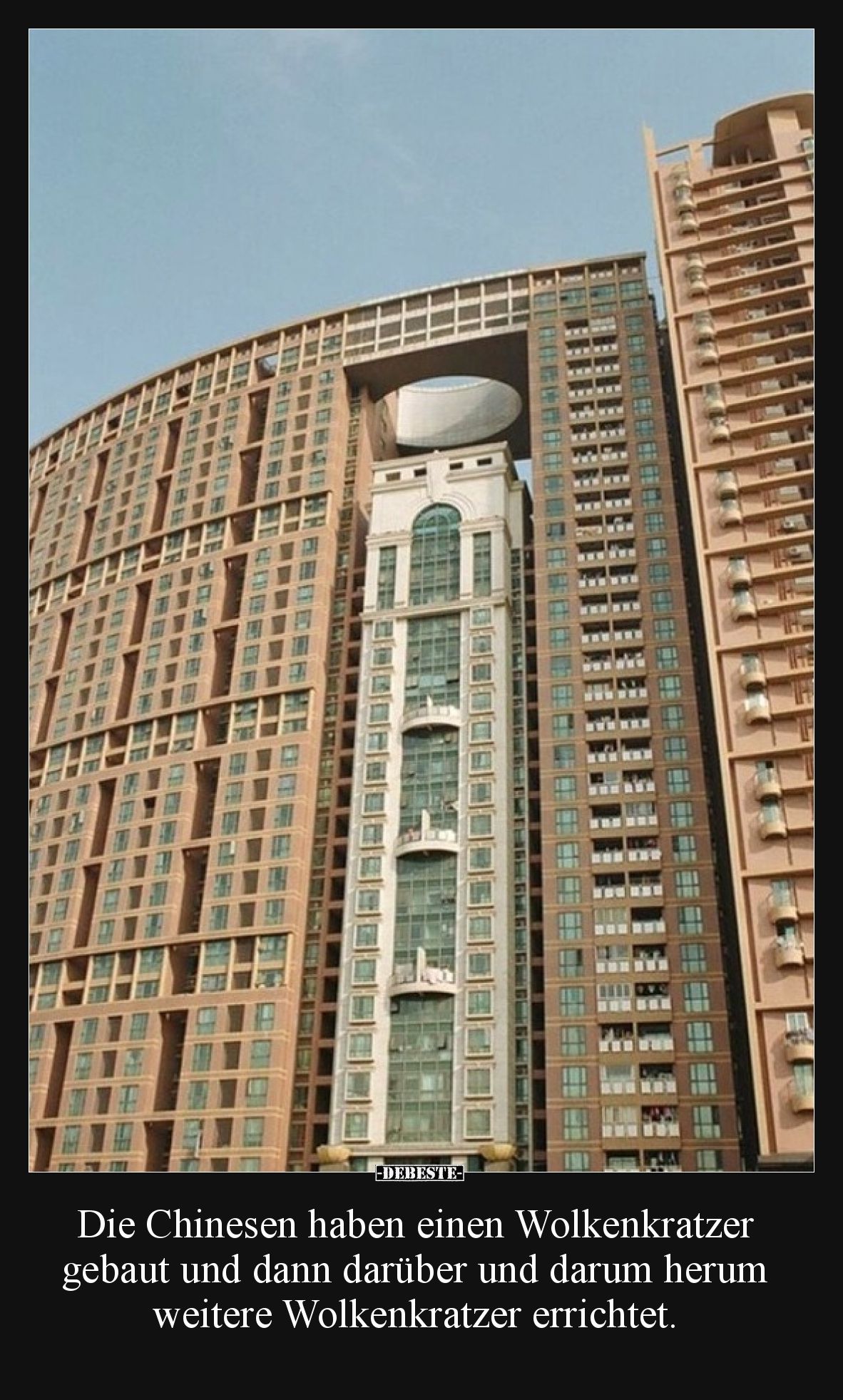 Die Chinesen haben einen Wolkenkratzer gebaut und dann darüber und darum herum weitere Wolkenkratzer errichtet.