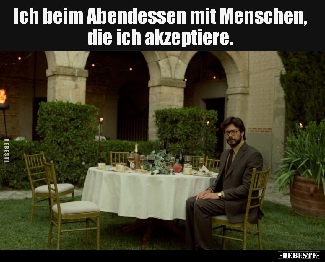 Ich beim Abendessen mit Menschen, die ich akzeptiere.
