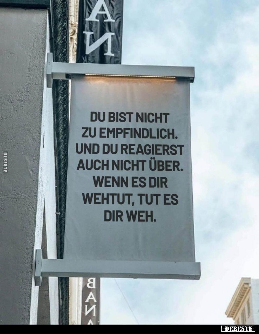 Du bist nicht zu empfindlich. 
Und du reagierst auch nicht über. 
Wenn es dir wehtut, tut es dir weh.