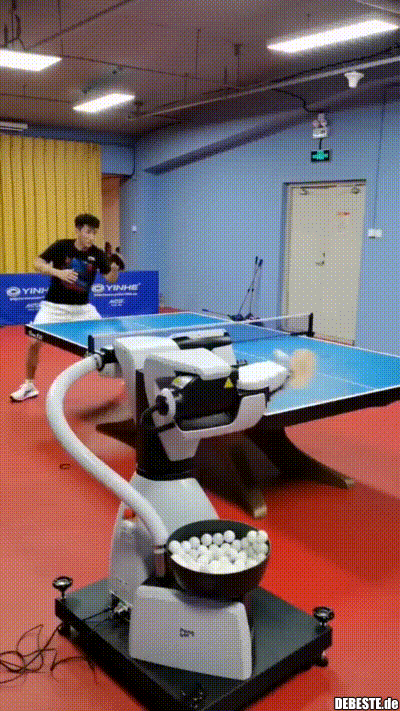 Tischtennis-Maschine - Lustige Bilder | DEBESTE.de