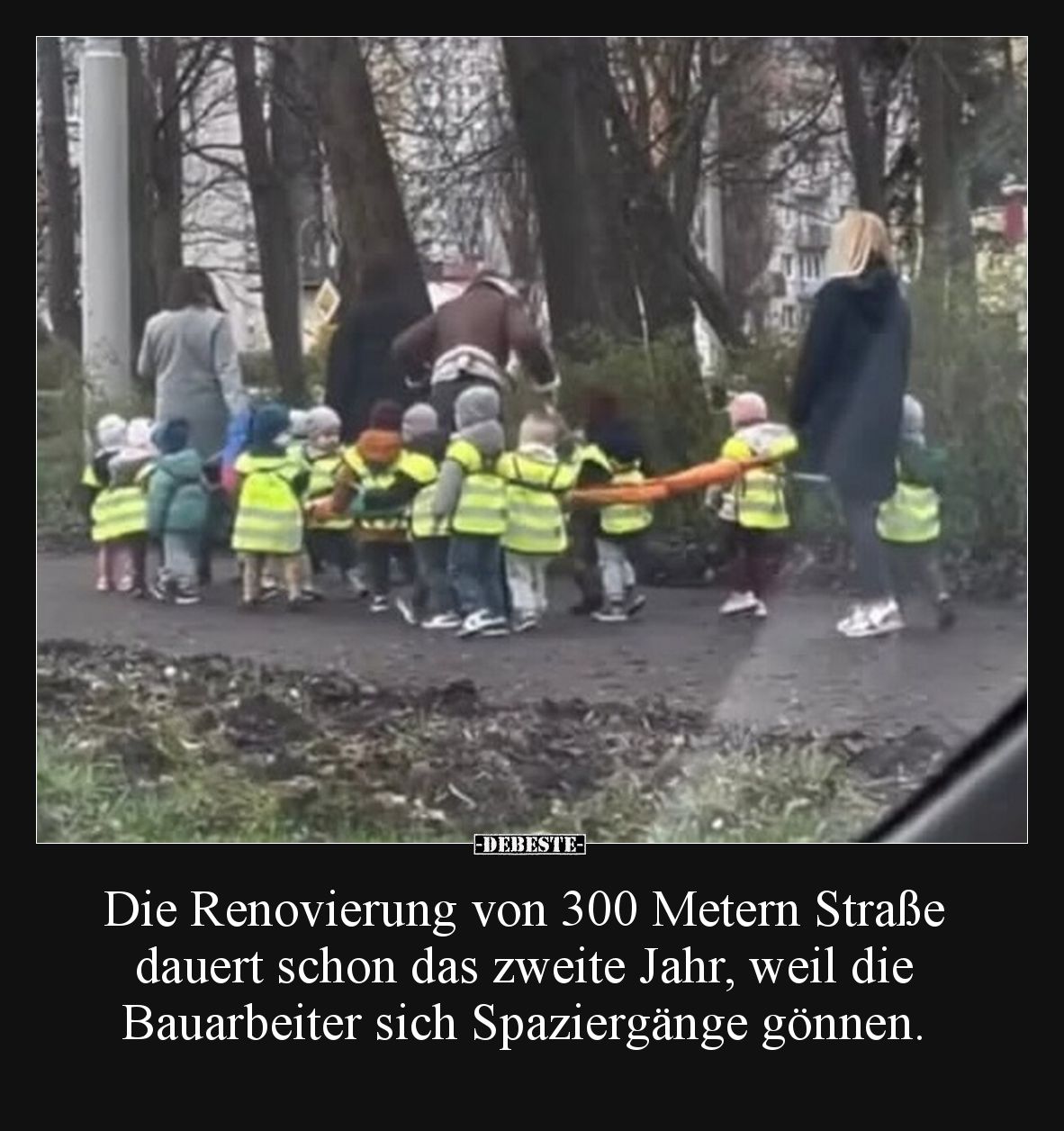 Die Renovierung von 300 Metern Straße dauert schon das zweite Jahr, weil die Bauarbeiter sich Spaziergänge gönnen.