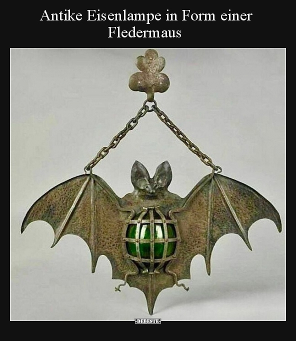 Antike Eisenlampe in Form einer Fledermaus..