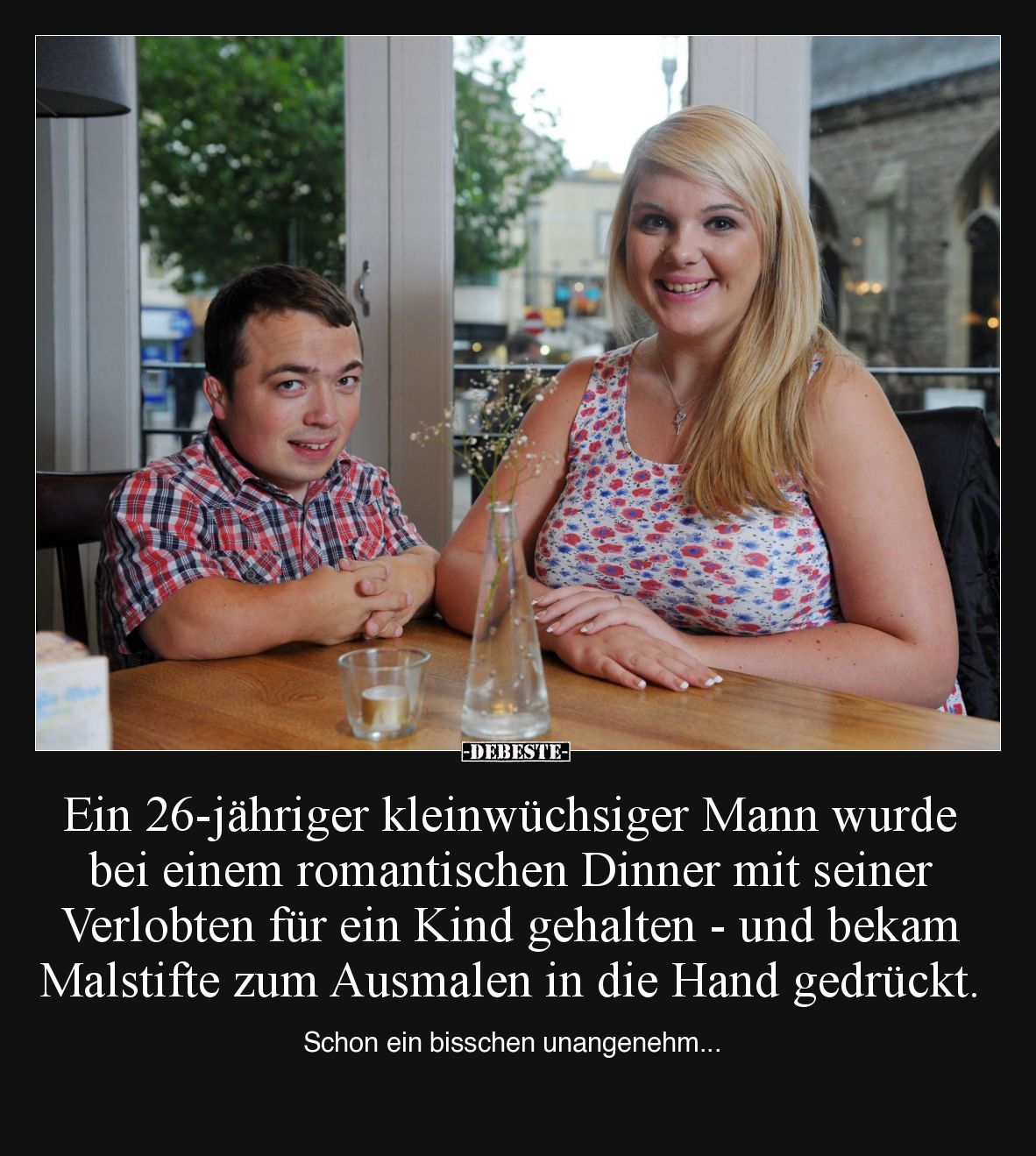 Ein 26-jähriger kleinwüchsiger Mann wurde bei einem romantischen Dinner mit seiner Verlobten für ein Kind gehalten - und beka...