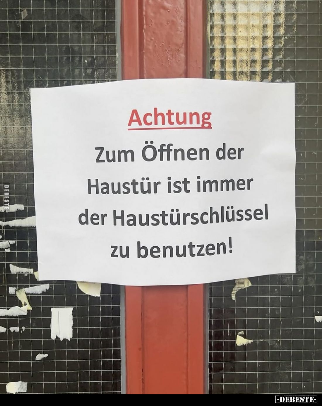 Achtung.
Zum Öffnen der Haustür ist immer der Haustürschlüssel zu benutzen!