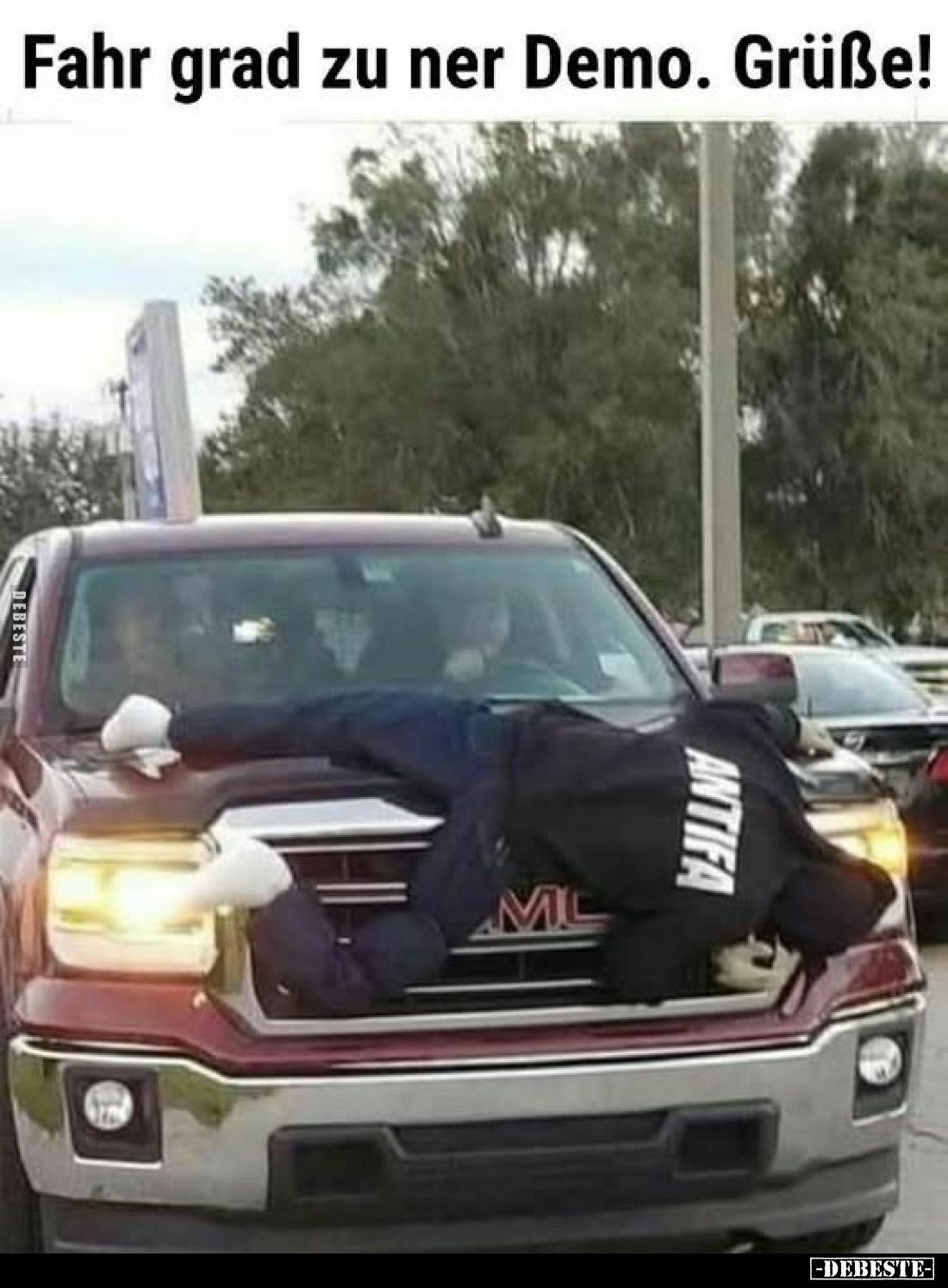 Fahr grad zu ner Demo. Grüße!