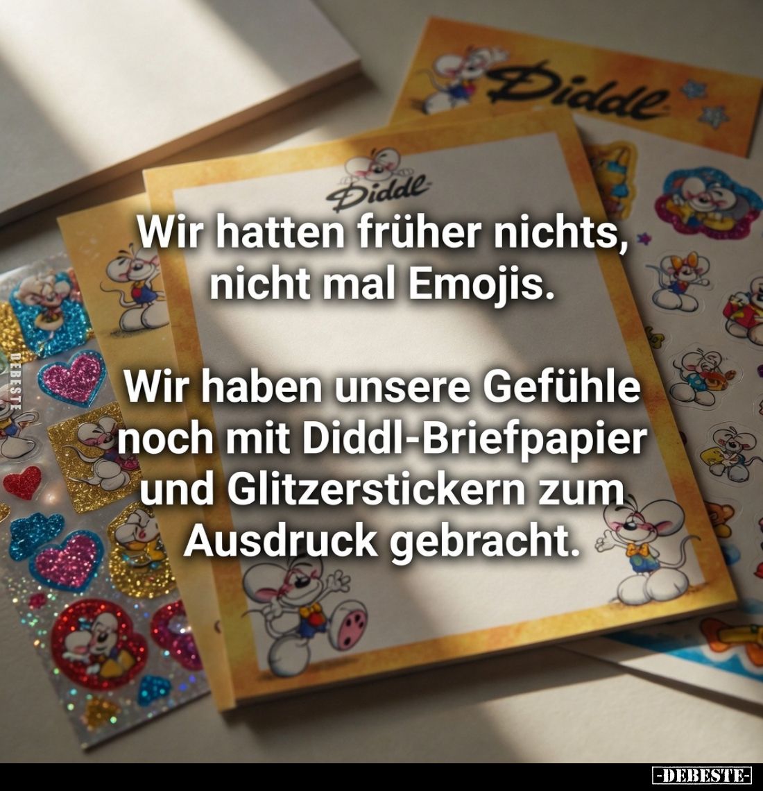 Wir hatten früher nichts, nicht mal Emojis.
Wir haben unsere Gefühle noch mit Diddl-Briefpapier und Glitzerstickern zum Ausd...