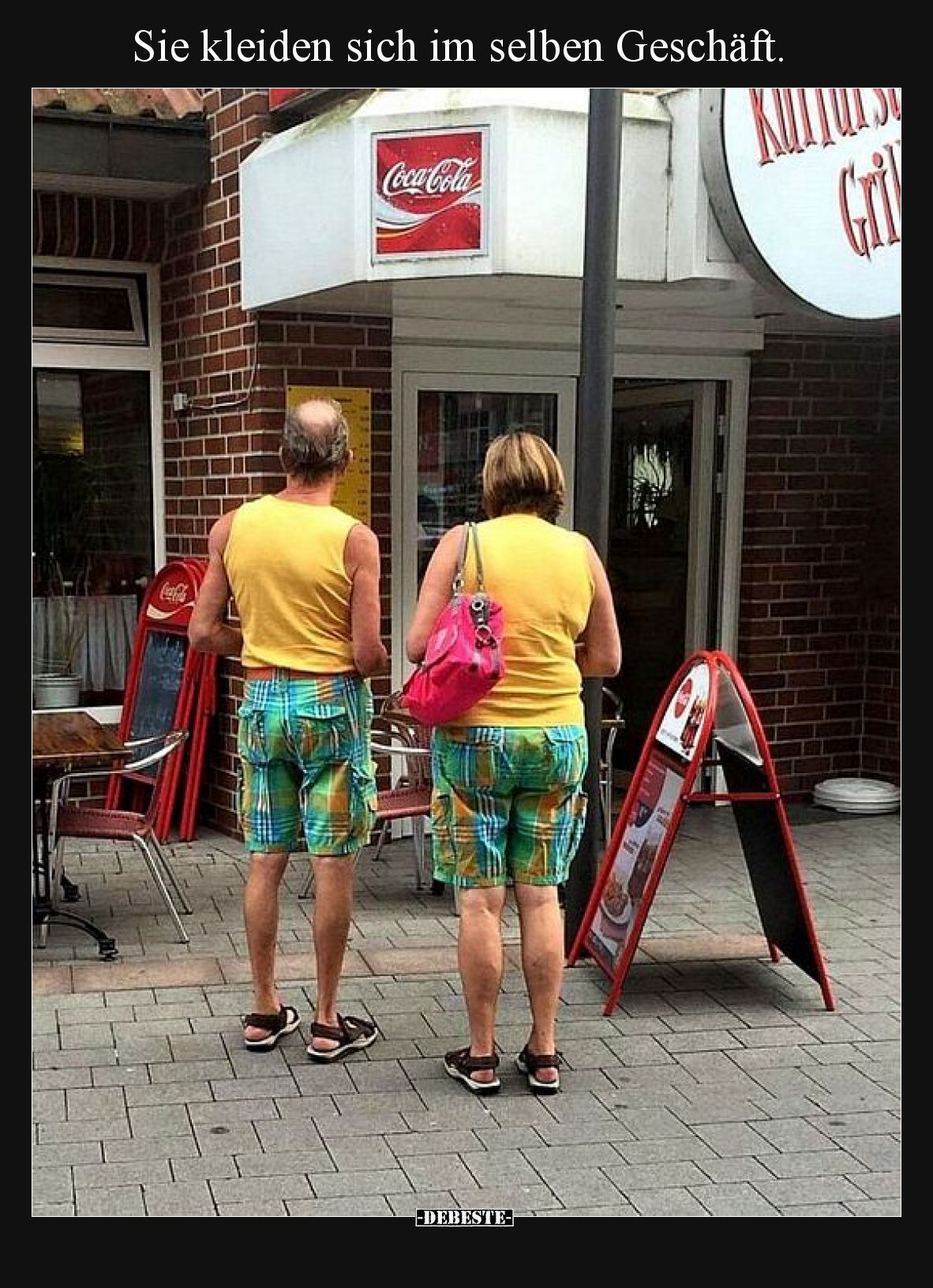 Sie kleiden sich im selben Geschäft.