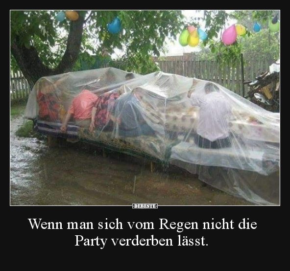 Wenn man sich vom Regen nicht die Party verderben lässt... - Lustige Bilder | DEBESTE.de