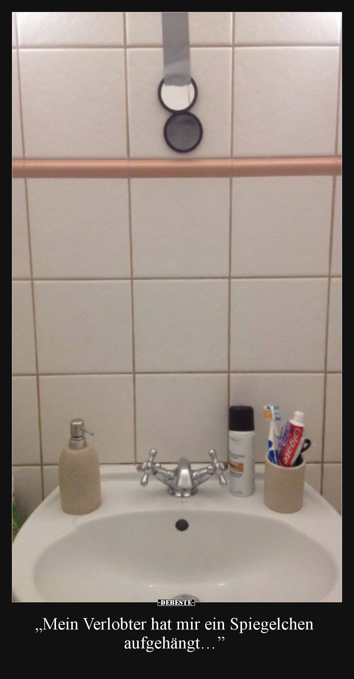 „Mein Verlobter hat mir ein Spiegelchen aufgehängt…”

Gibt es ein Spiegelchen? Ja. Dann gibt es nichts weiter zu besprechen...