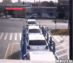 Sei immer wachsam in der Nähe von großen Fahrzeugen..