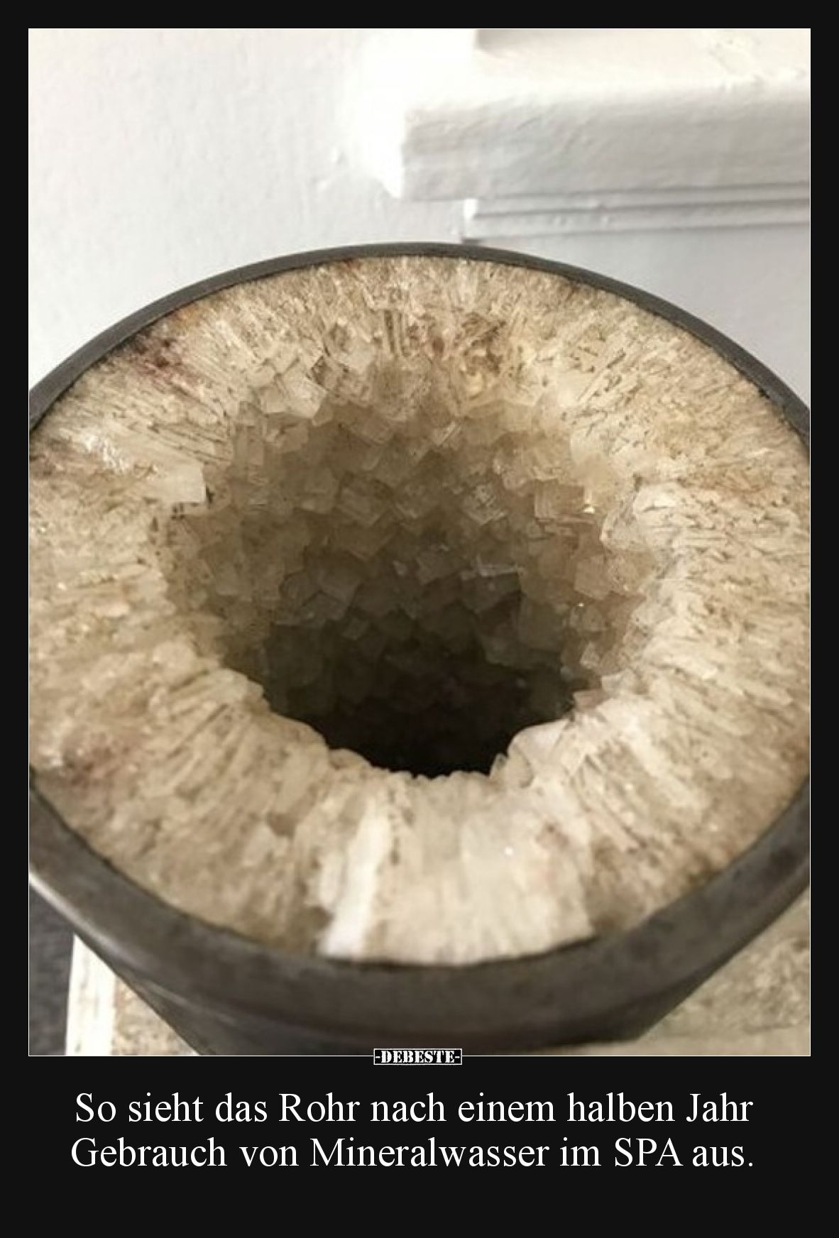 So sieht das Rohr nach einem halben Jahr Gebrauch von Mineralwasser im SPA aus.