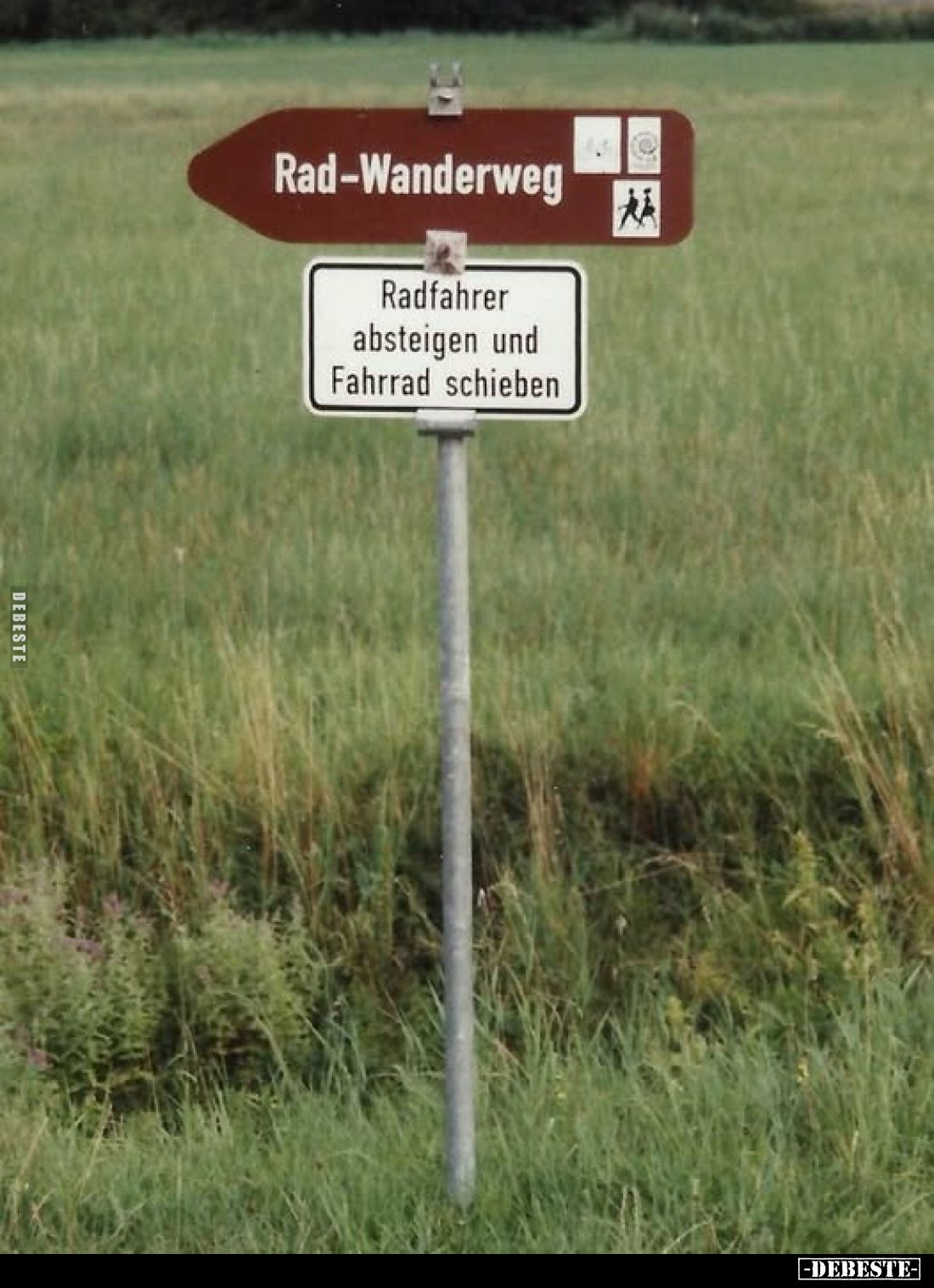 Rad-Wanderweg
-
Radfahrer absteigen und Fahrrad schieben