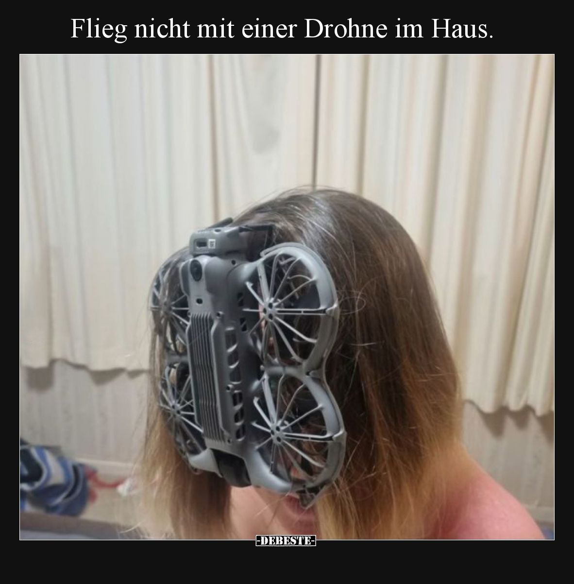 Flieg nicht mit einer Drohne im Haus.
