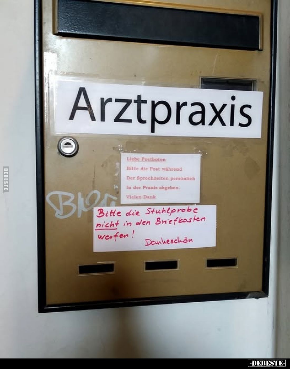Arztpraxis.

Bitte die Stuhlprobe nicht in den Briefkasten werfen!
Dankeschön