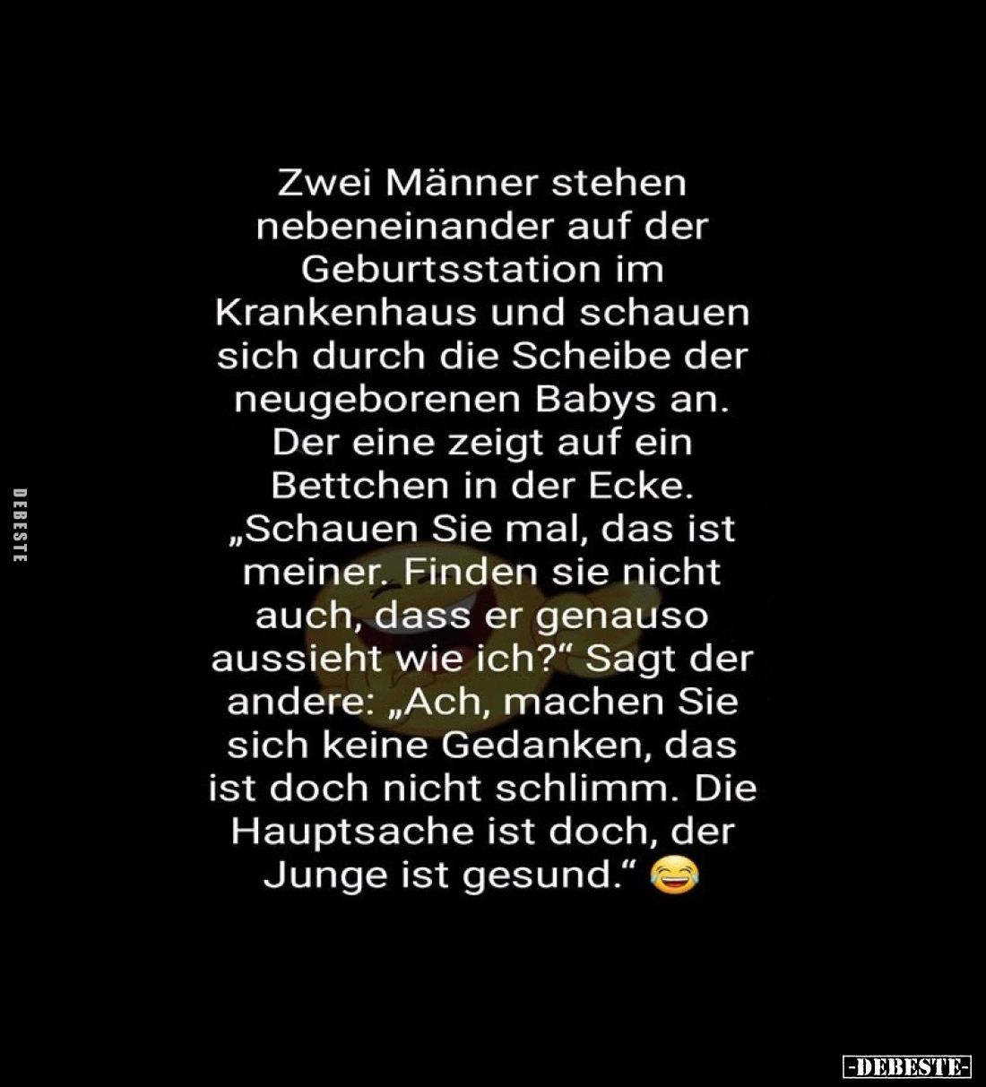 Zwei Männer stehen nebeneinander auf der Geburtsstation im Krankenhaus und schauen sich durch die Scheibe der neugeborenen Ba...