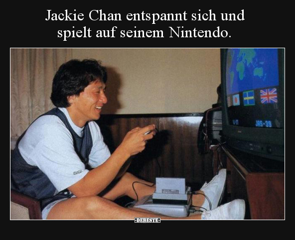 Jackie Chan entspannt sich und spielt auf seinem..