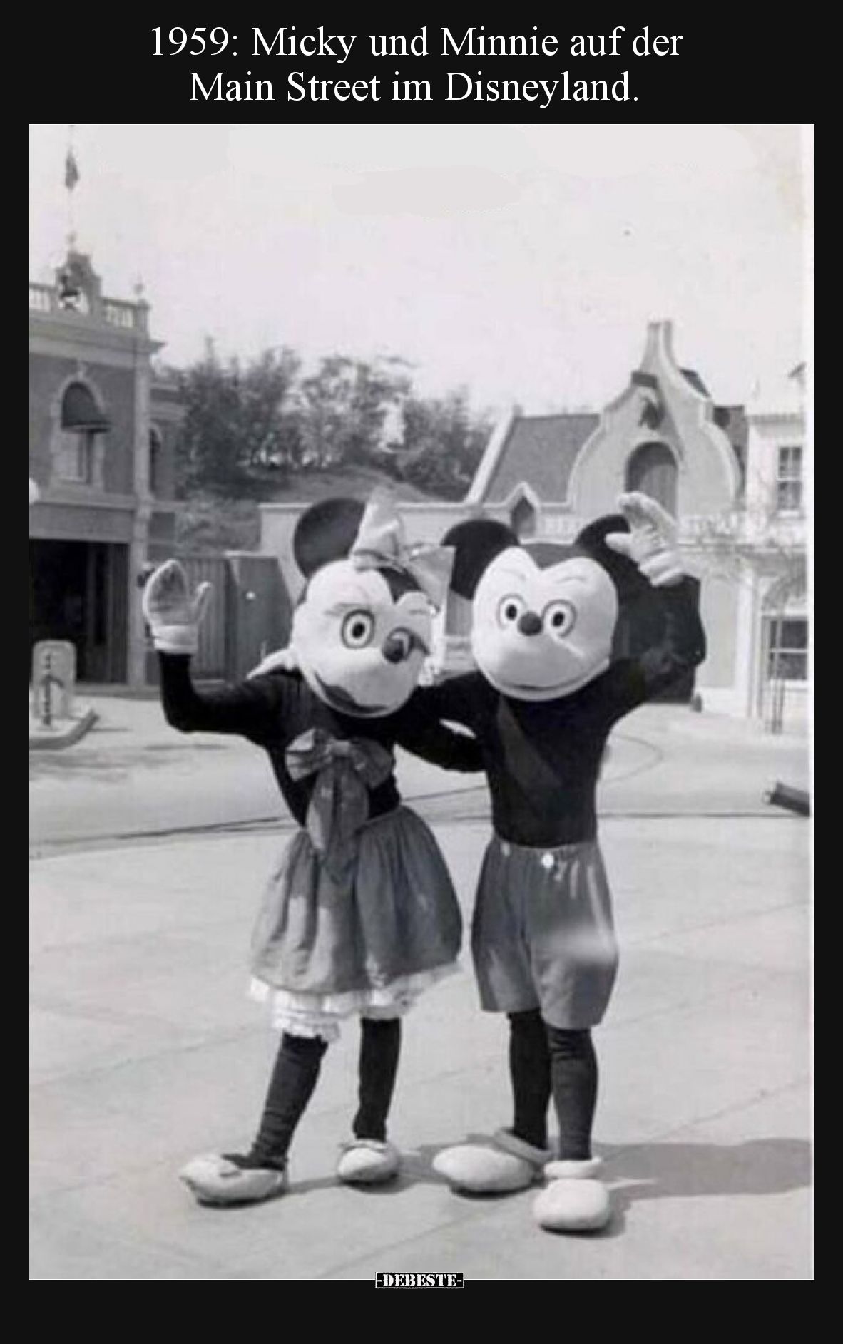 1959: Micky und Minnie auf der Main Street im Disneyland.
