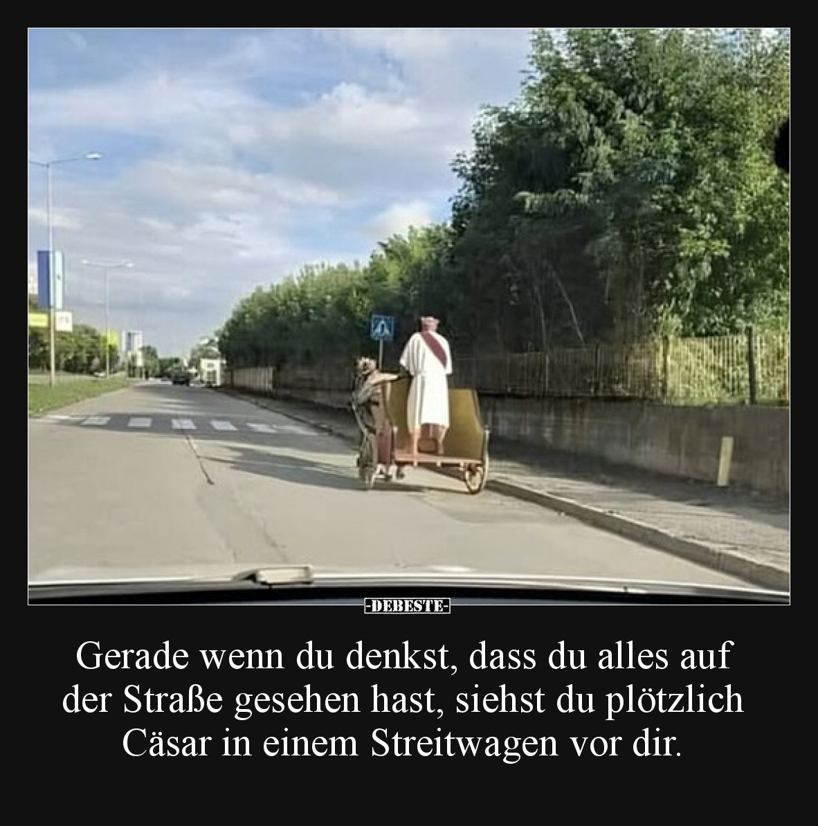 Gerade wenn du denkst, dass du alles auf der Straße gesehen hast, siehst du plötzlich Cäsar in einem Streitwagen vor dir.