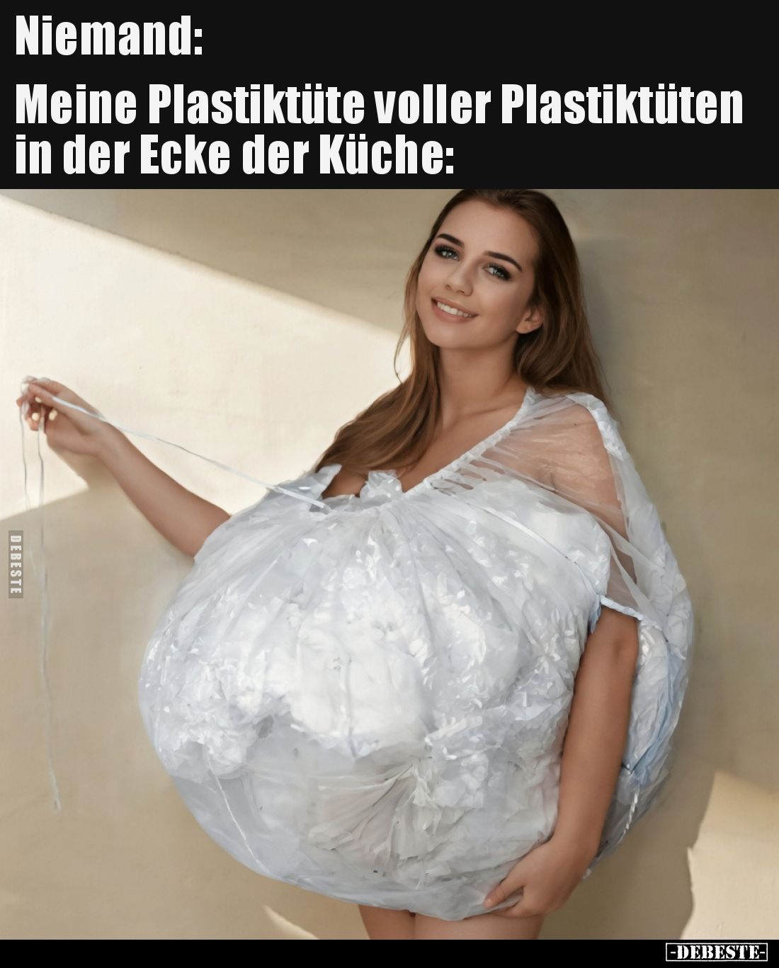 Niemand: 
Meine Plastiktüte voller Plastiktüten in der Ecke der Küche: