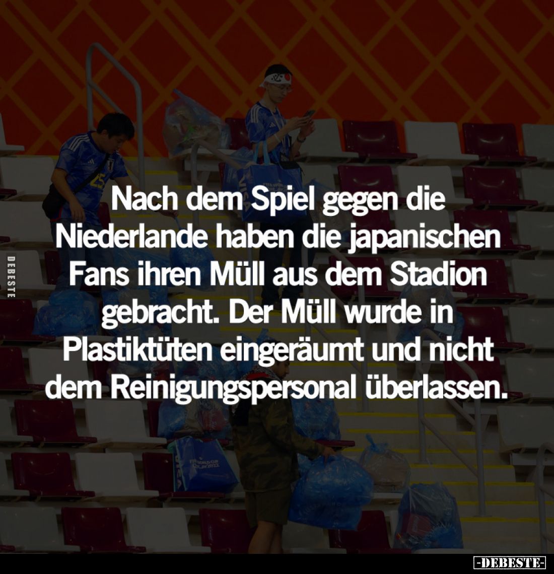 Nach dem Spiel gegen die Niederlande haben die japanischen Fans ihren Müll aus dem Stadion gebracht. Der Müll wurde in Plasti...