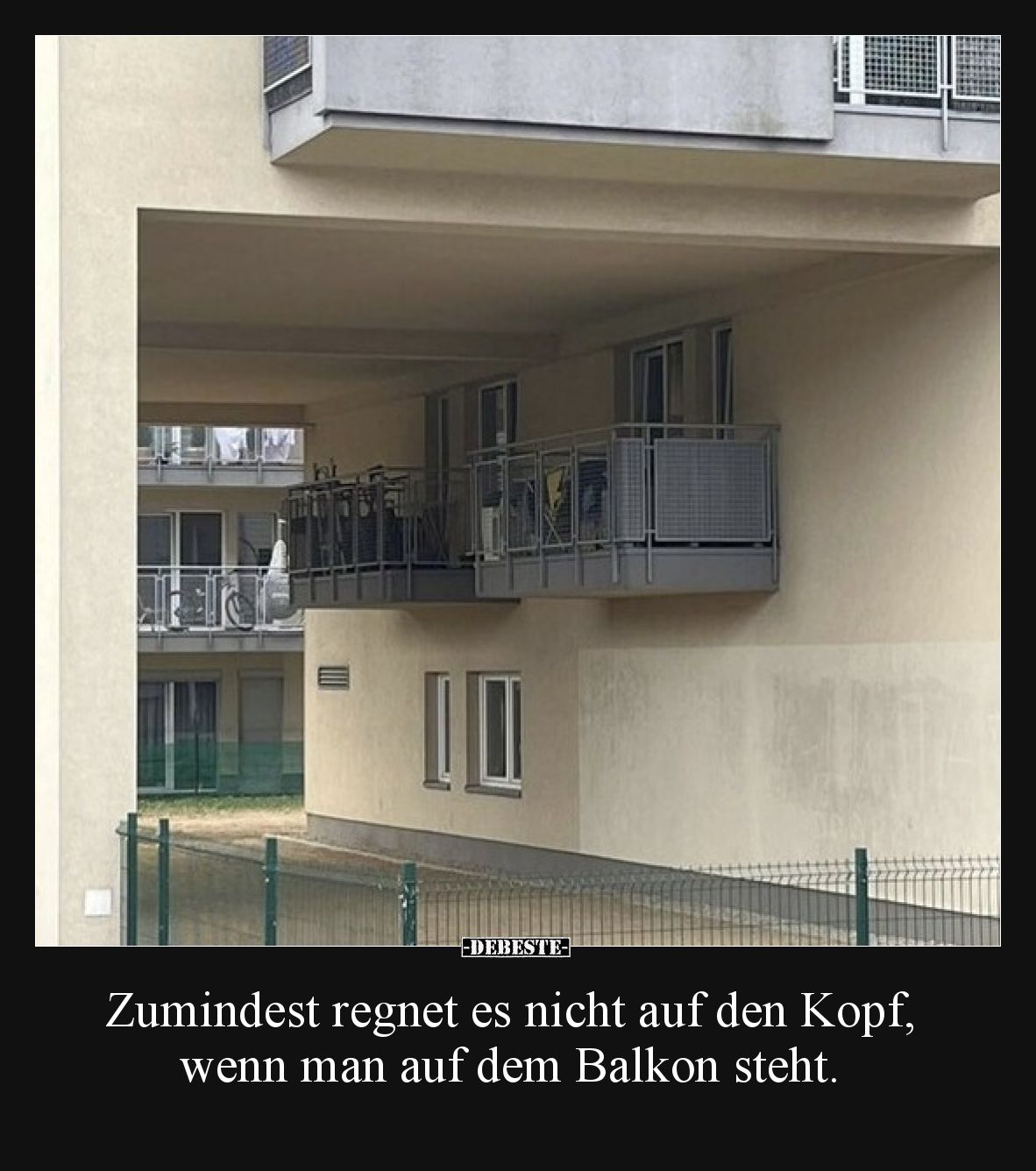Zumindest regnet es nicht auf den Kopf, wenn man auf dem Balkon steht.