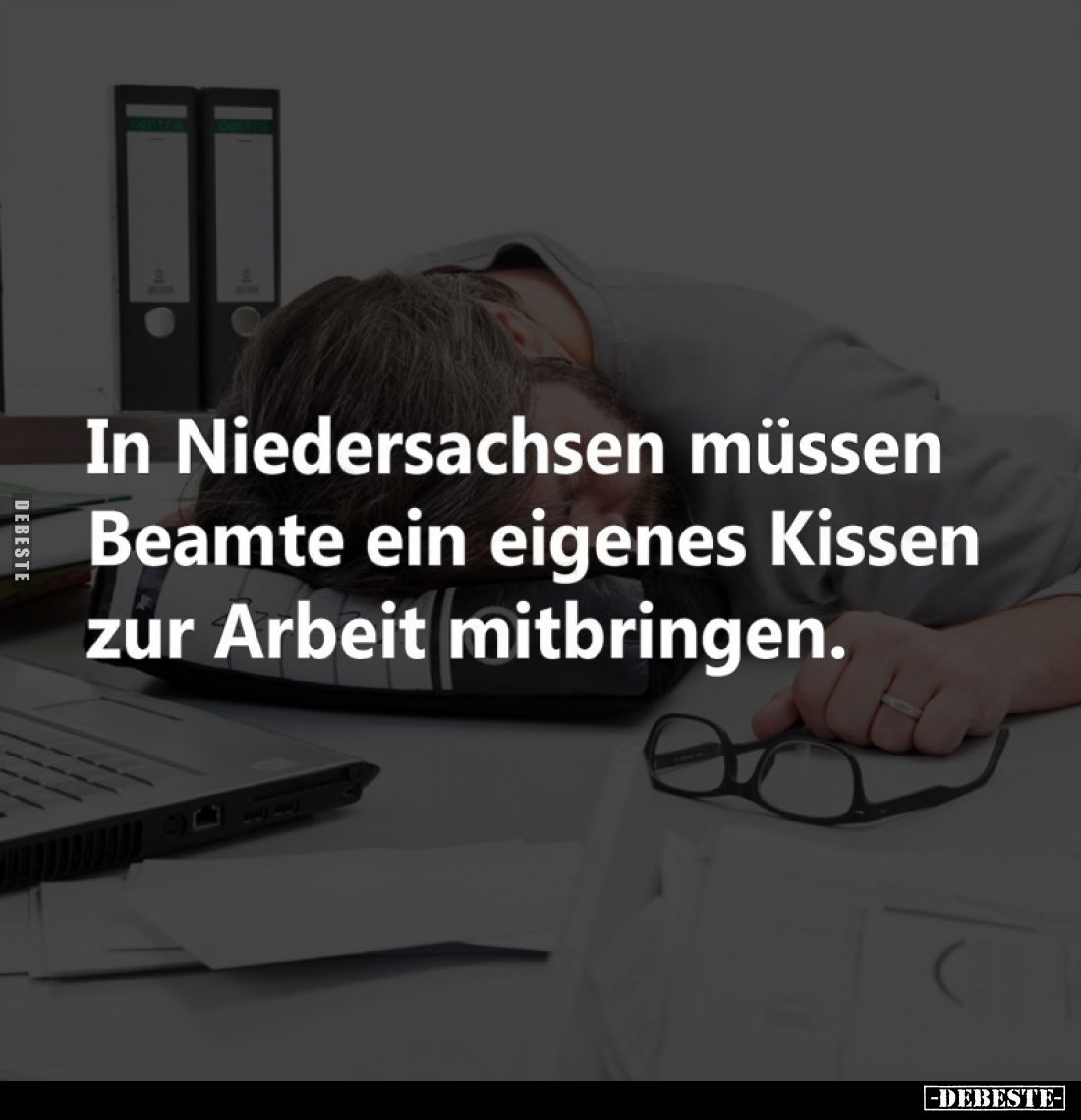 In Niedersachsen müssen Beamte ein eigenes Kissen zur Arbeit mitbringen.