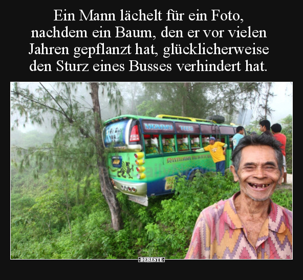Ein Mann lächelt für ein Foto, nachdem ein Baum, den er.. - Lustige Bilder | DEBESTE.de