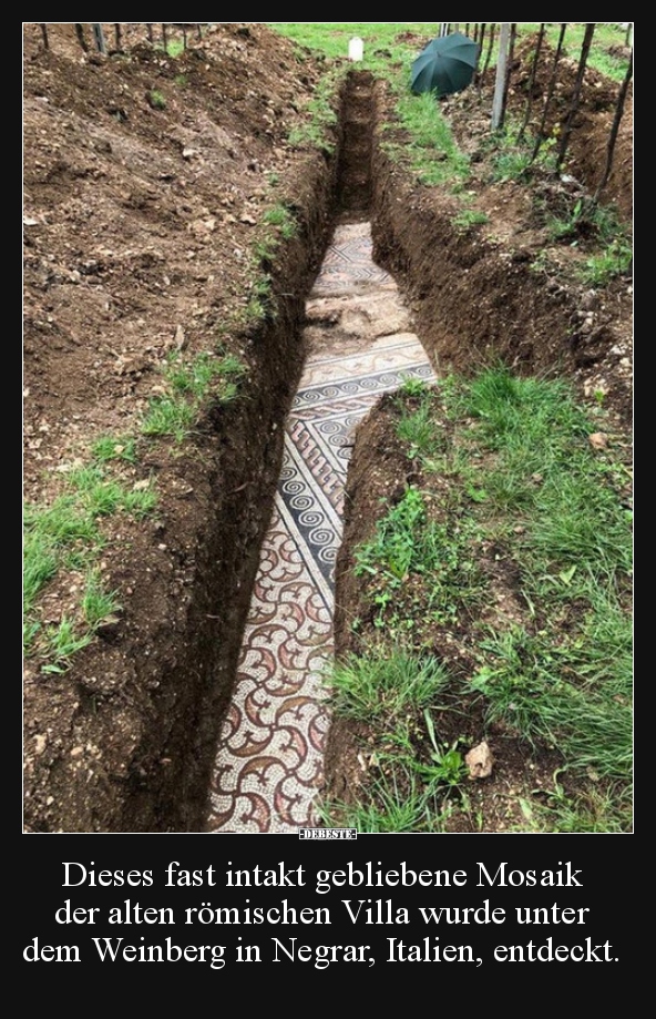 Dieses fast intakt gebliebene Mosaik der alten römischen..