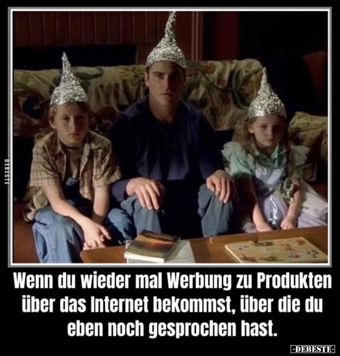 Wenn du wieder mal Werbung zu Produkten über das Internet bekommst, über die du eben noch gesprochen hast.