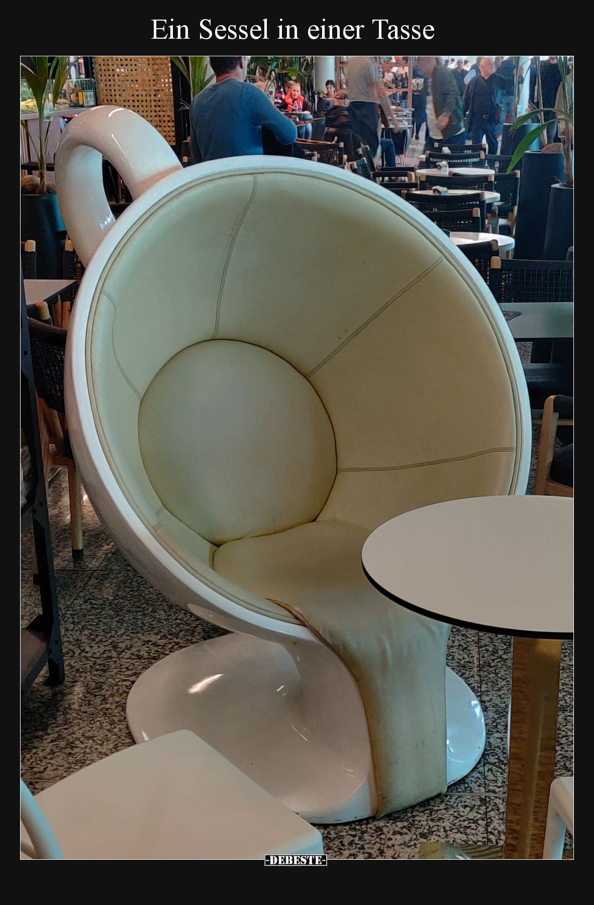 Ein Sessel in einer Tasse