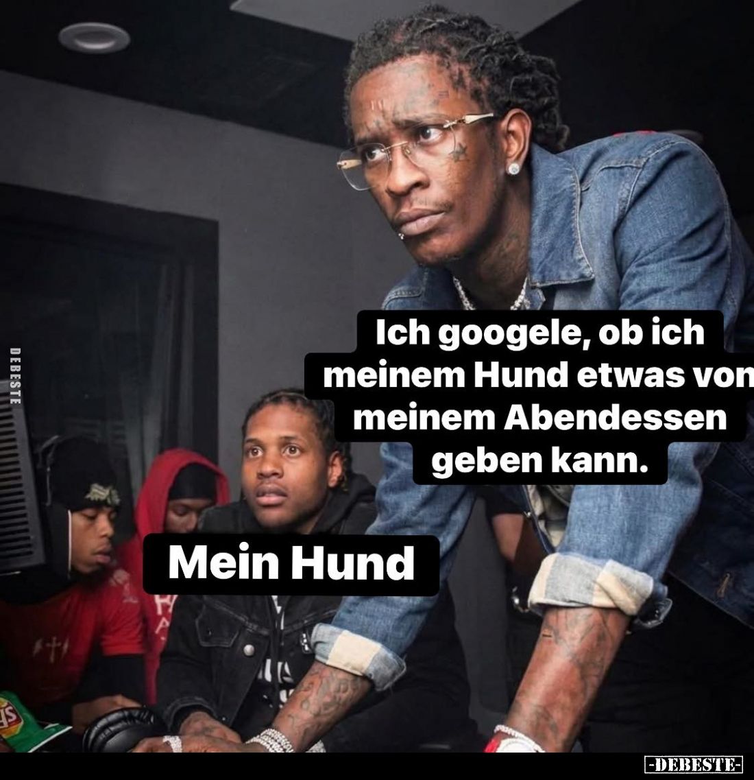 Ich googele, ob ich meinem Hund etwas von meinem Abendessen geben kann.