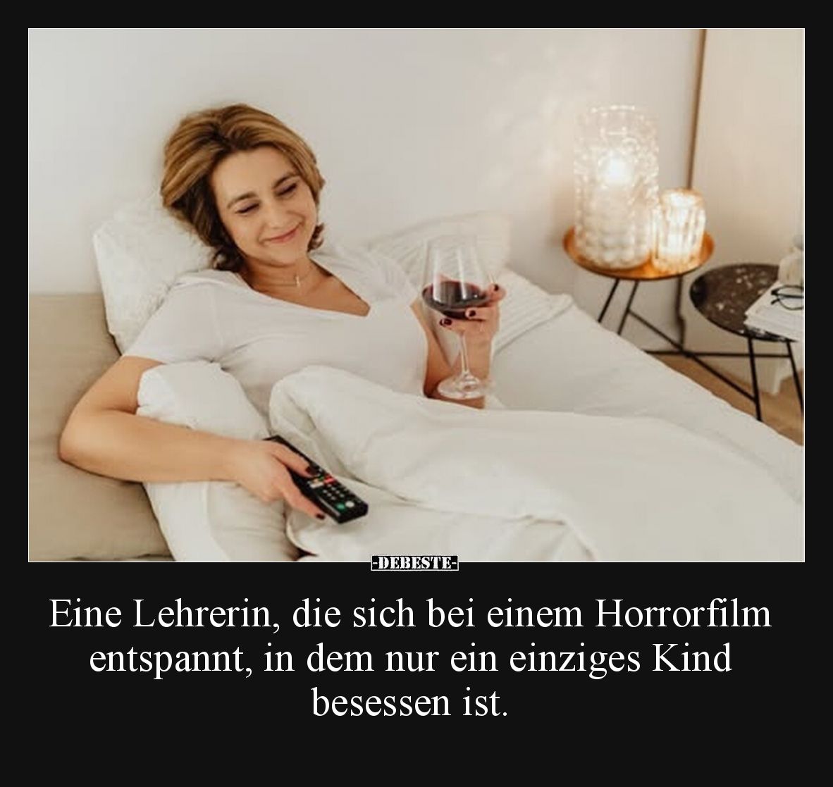 Eine Lehrerin, die sich bei einem Horrorfilm entspannt, in dem nur ein einziges Kind besessen ist.