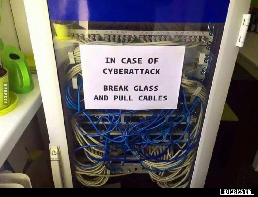IM FALLE EINES CYBERANGRIFFS:
SCHEIBE EINSCHLAGEN
UND KABEL ZIEHEN