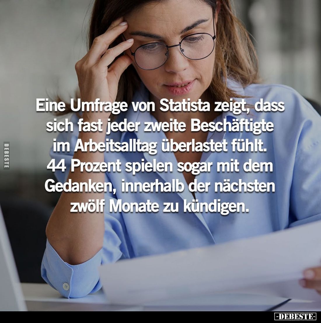 Eine Umfrage von Statista zeigt, dass sich fast jeder zweite Beschäftigte im Arbeitsalltag überlastet fühlt. 44 Prozent spiel...