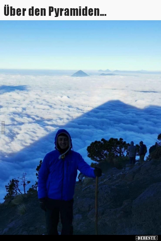 Über den Pyramiden...
