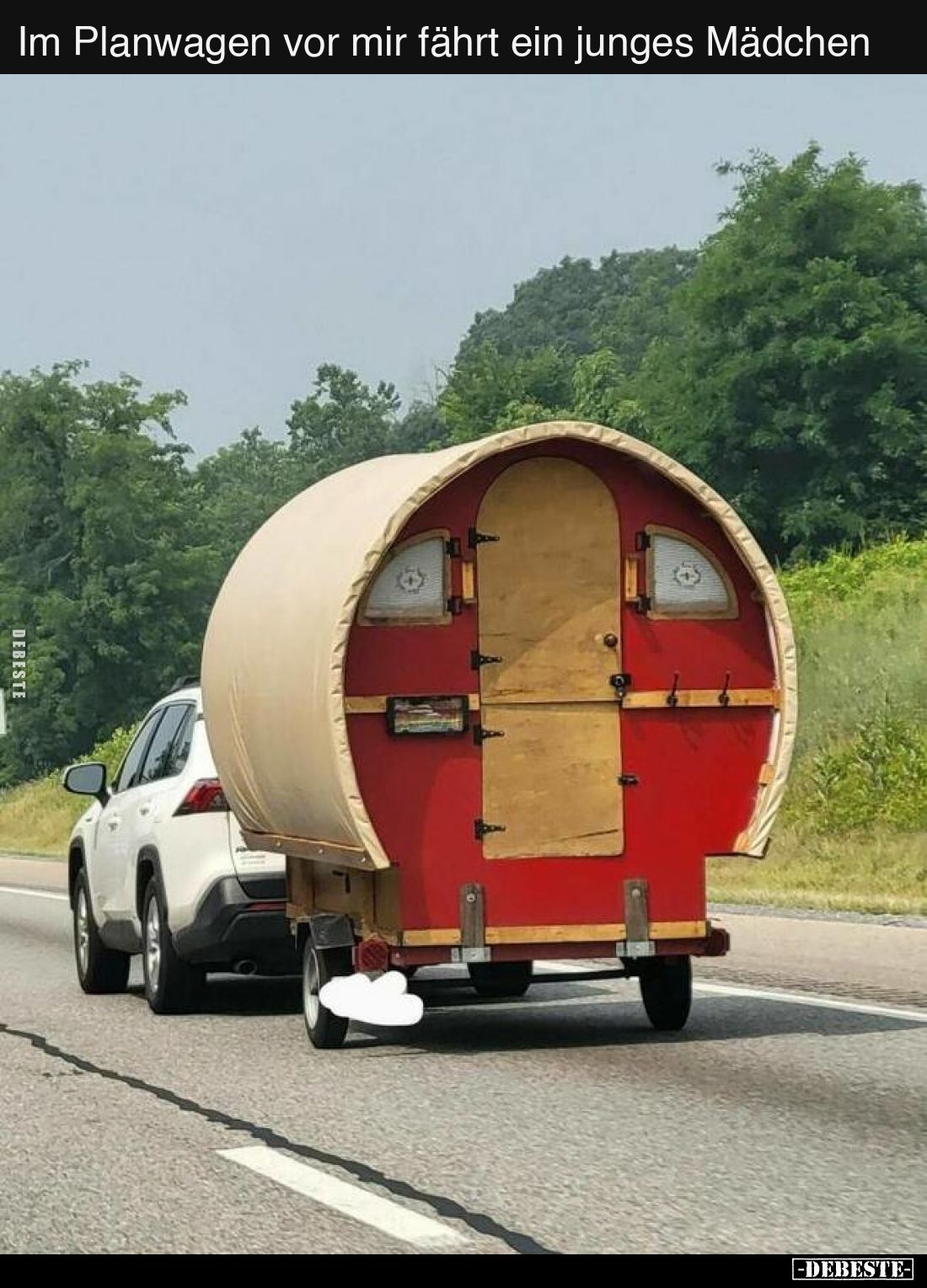 Im Planwagen vor mir fährt ein junges Mädchen..