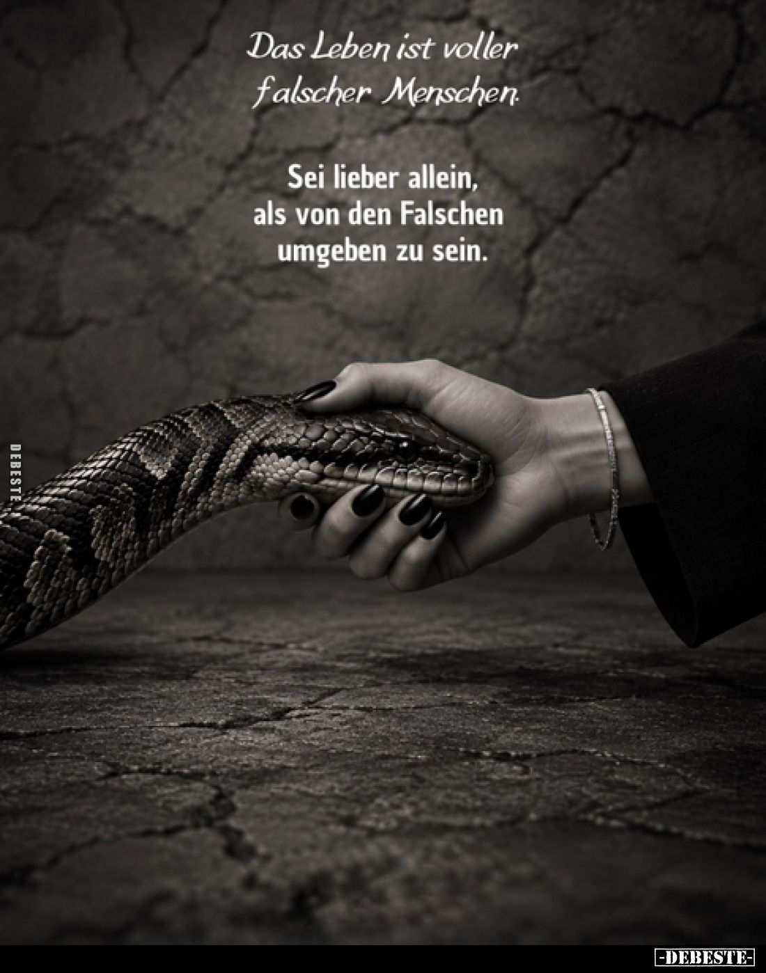 Das Leben ist voller falscher Menschen.

Sei lieber allein, als von den Falschen umgeben zu sein.