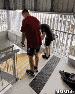 Er nimmt den kurzen Weg..