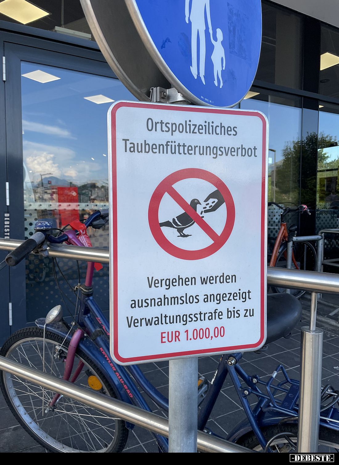 Ortspolizeiliches Taubenfütterungsverbot. -
Vergehen werden
ausnahmslos angezeigt
Verwaltungsstrafe bis zu
EUR 1.000,00.
