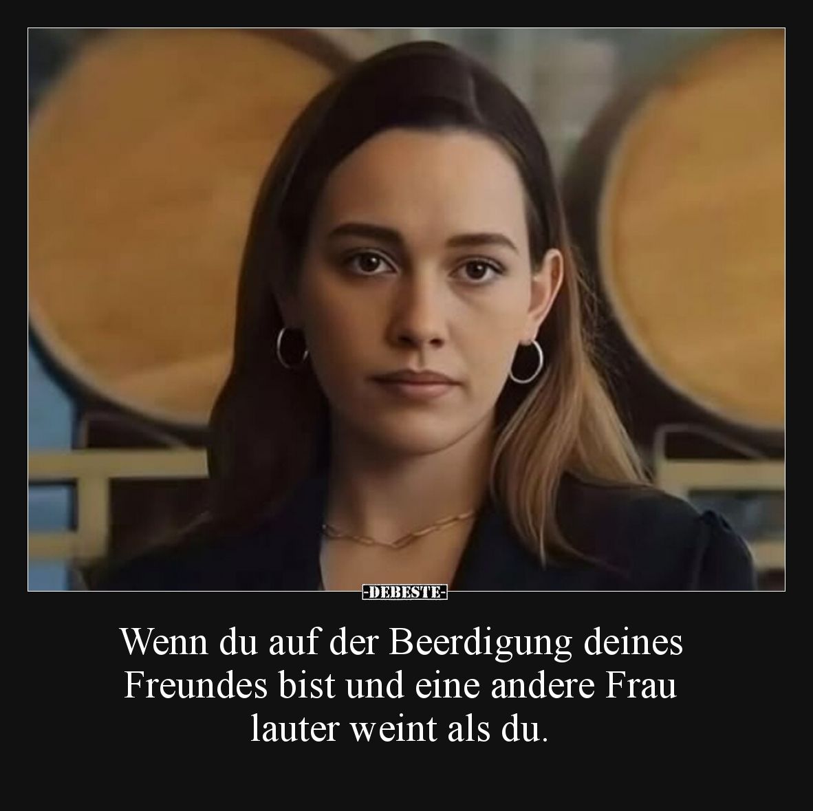 Wenn du auf der Beerdigung deines Freundes bist und eine andere Frau lauter weint als du.