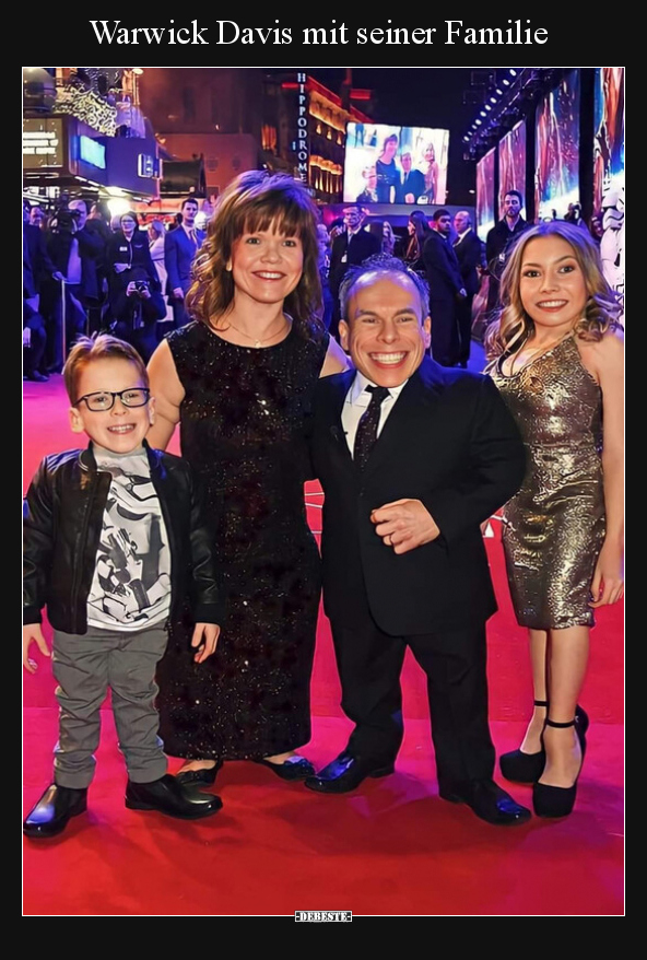 Warwick Davis mit seiner Familie.. - Lustige Bilder | DEBESTE.de