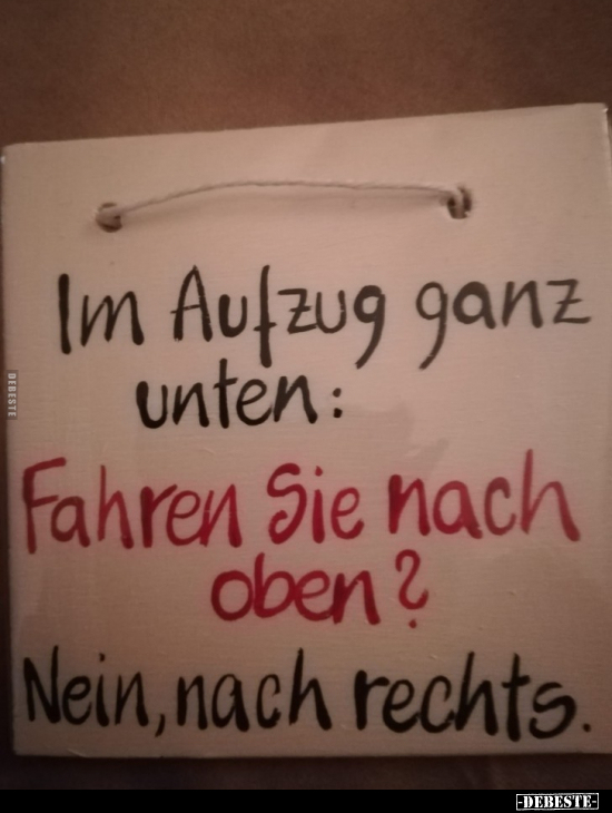 Im Aufzug ganz unten:
Fahren Sie nach oben?
Nein, nach rechts.