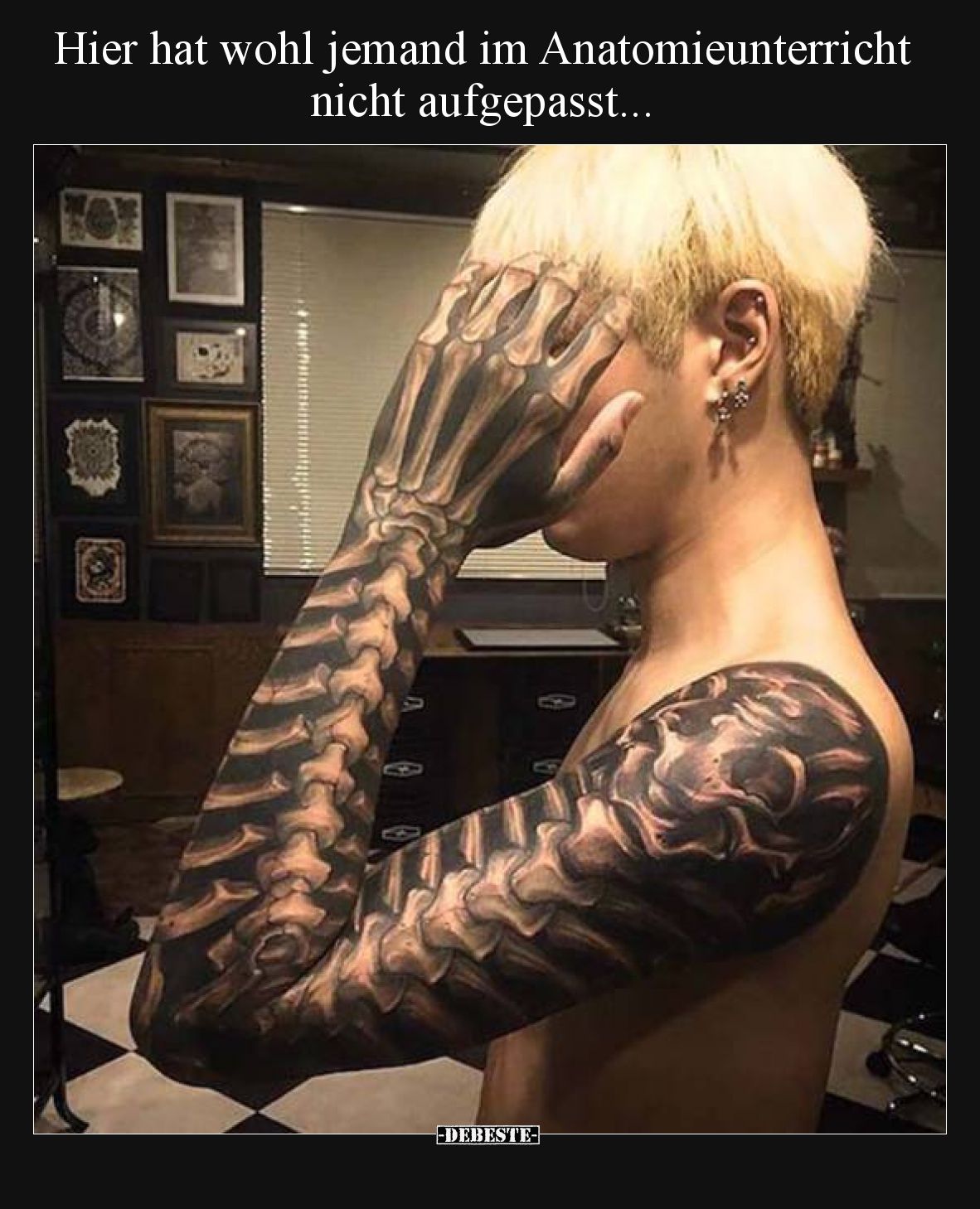 Hier hat wohl jemand im Anatomieunterricht nicht aufgepasst.