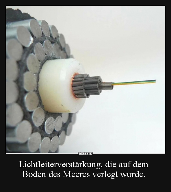 Lichtleiterverstärkung, die auf dem Boden des Meeres..