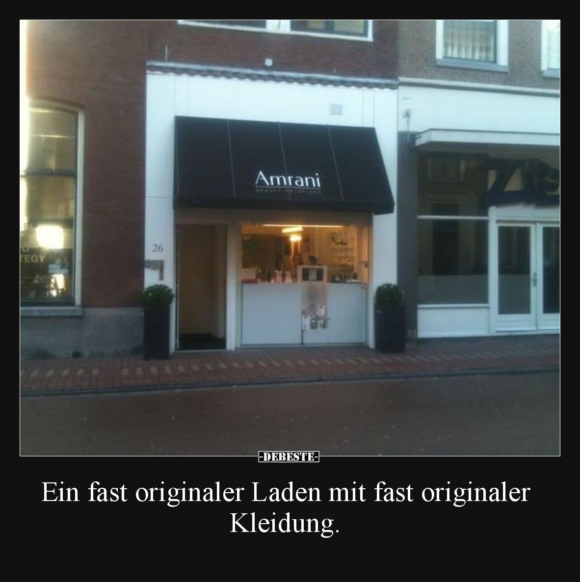 Ein fast originaler Laden mit fast originaler Kleidung.