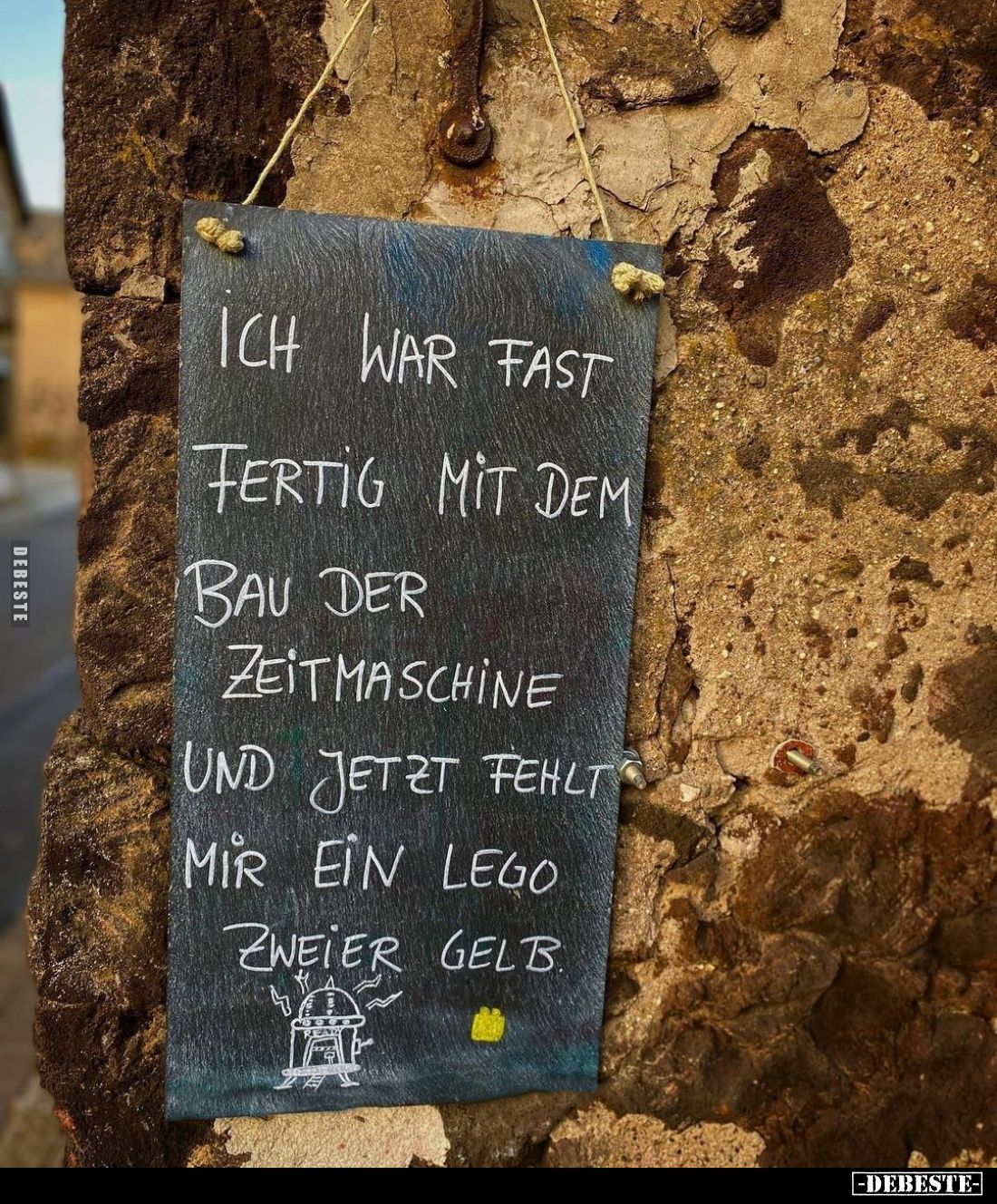 Ich war fast
fertig mit dem Bau der Zeitmaschine und jetzt fehlt mir ein Lego
zweier gelb.
