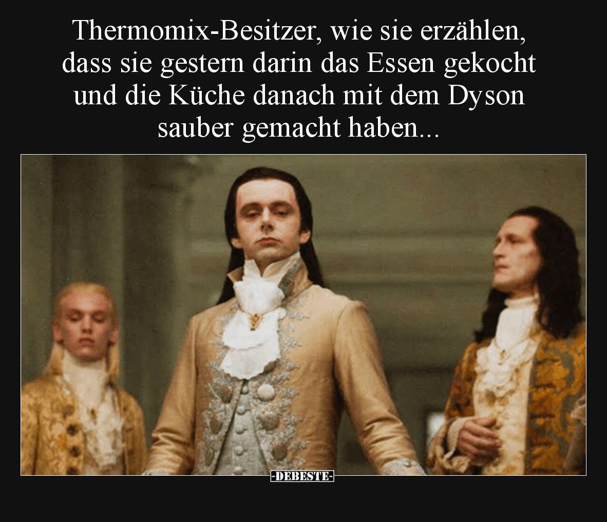 Thermomix-Besitzer, wie sie erzählen, dass sie gestern darin das Essen gekocht und die Küche danach mit dem Dyson sauber gema...