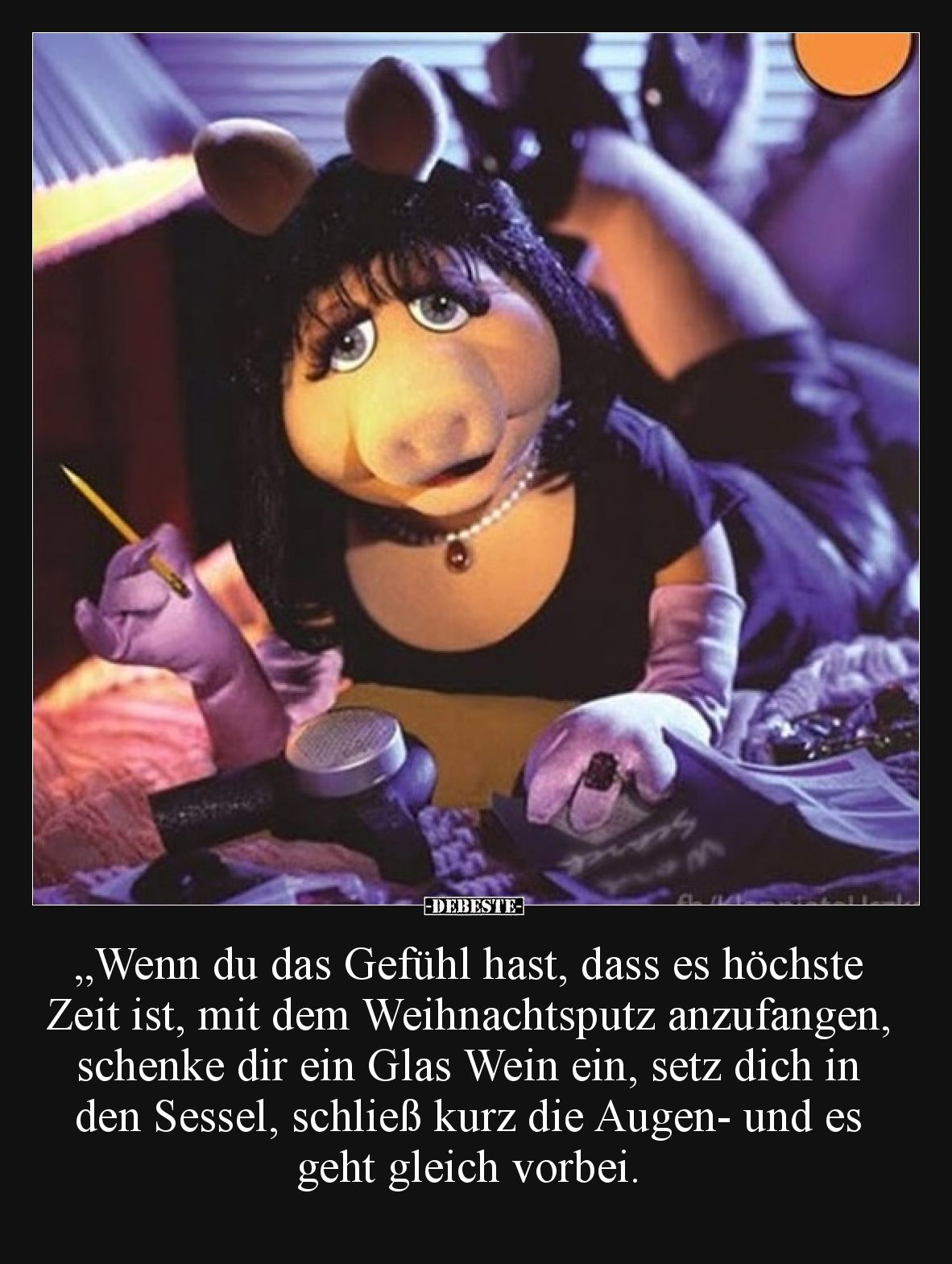 „Wenn du das Gefühl hast, dass es höchste Zeit ist, mit dem Weihnachtsputz anzufangen, schenke dir ein Glas Wein ein, setz di...