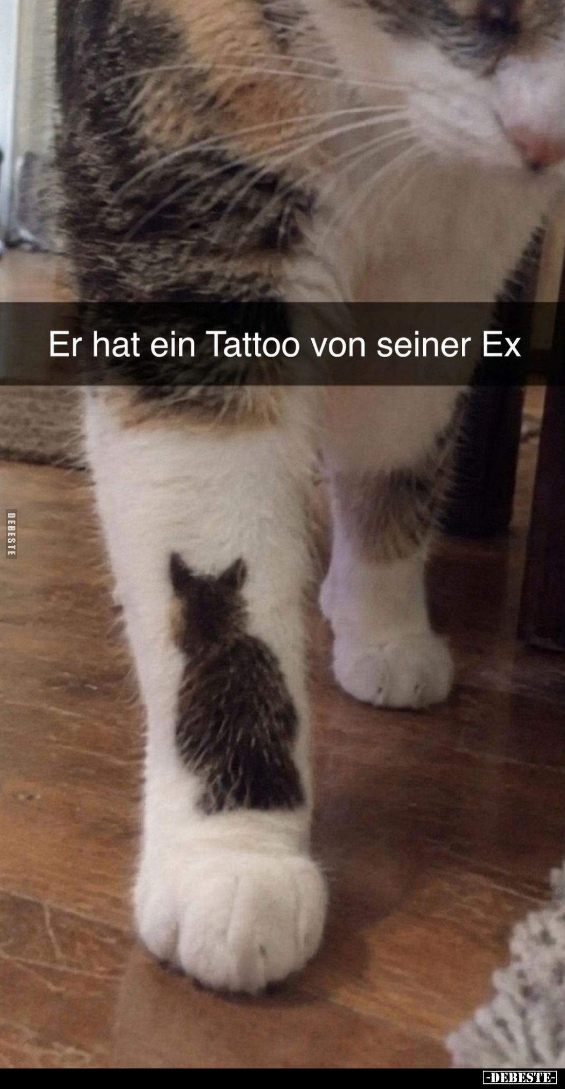 Er hat ein Tattoo von seiner Ex