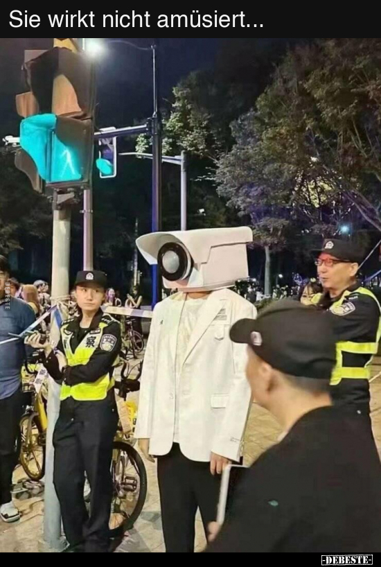 Sie wirkt nicht amüsiert...